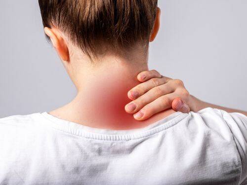 Ryzyko urazów kręgosłupa szyjnego: Wszystkie objawy, przyczyny i sposoby leczenia